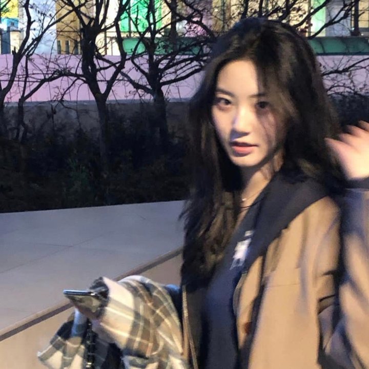在拥挤的房间拥抱